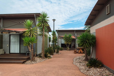 Majestic Oasis Apartments - E Caravan Parks 2