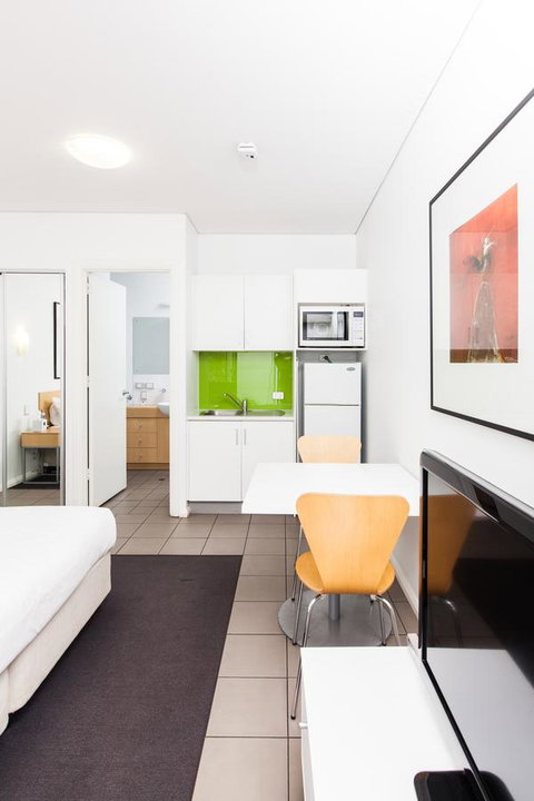 Majestic Oasis Apartments - E Caravan Parks 27
