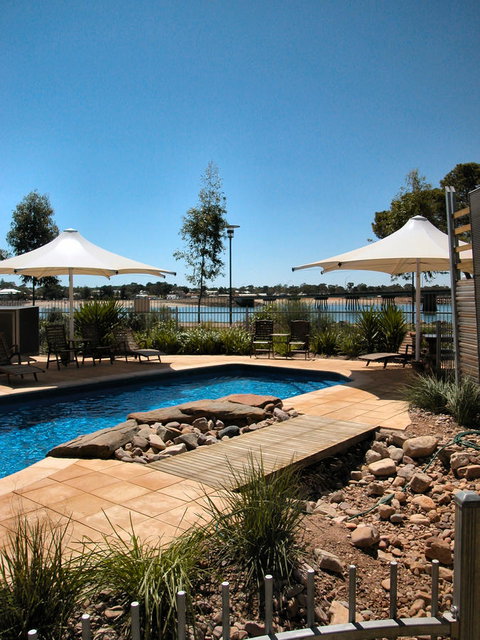 Majestic Oasis Apartments - E Caravan Parks 8