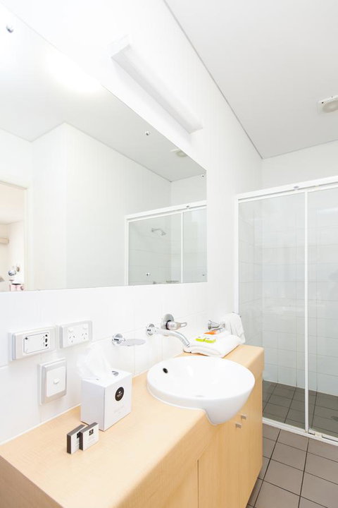 Majestic Oasis Apartments - E Caravan Parks 25