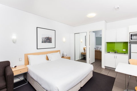 Majestic Oasis Apartments - E Caravan Parks 29