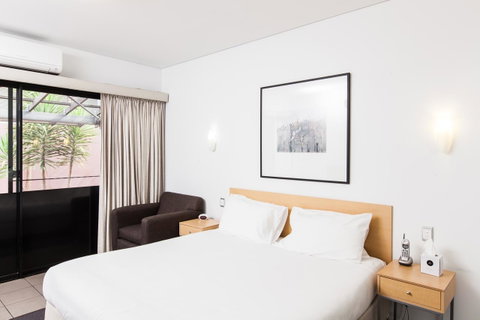 Majestic Oasis Apartments - E Caravan Parks 30