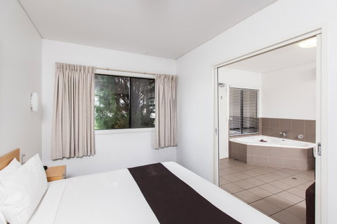Majestic Oasis Apartments - E Caravan Parks 20