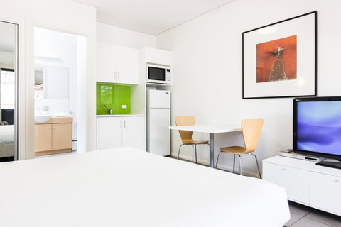 Majestic Oasis Apartments - E Caravan Parks 24