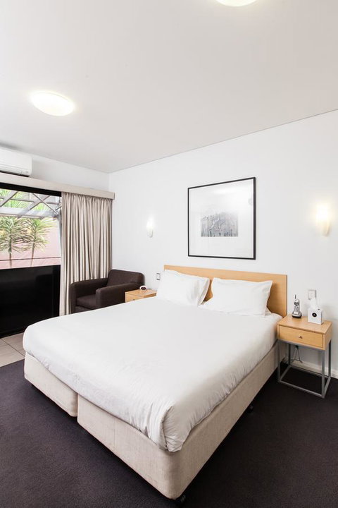 Majestic Oasis Apartments - E Caravan Parks 26