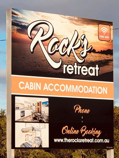 Rocks Retreat Cabin - Dolphin - E Caravan Parks 1