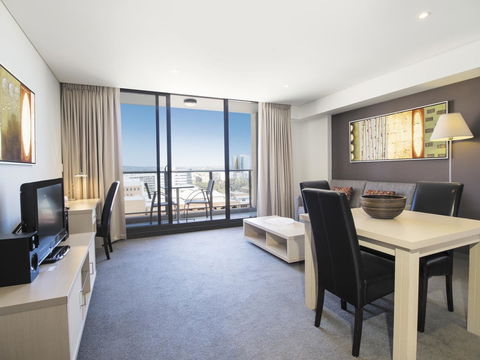 Oaks Adelaide Horizons Suites - E Caravan Parks 3