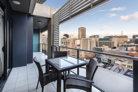 Oaks Adelaide Horizons Suites - E Caravan Parks 2