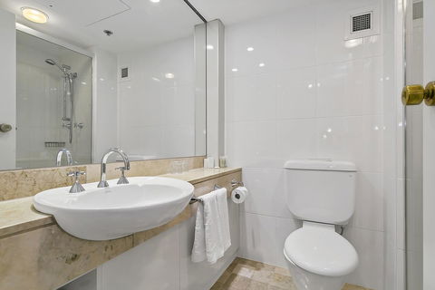 Stamford Plaza Adelaide - E Caravan Parks 19