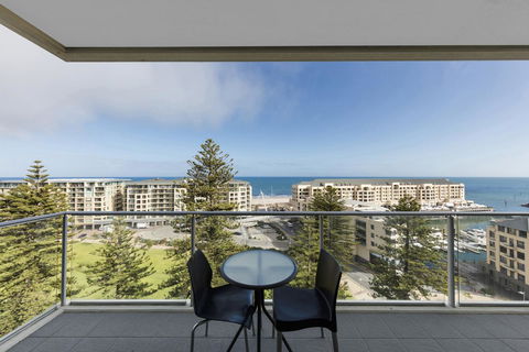 Oaks Glenelg Liberty Suites - E Caravan Parks 11