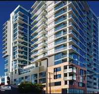 Resort Style Luxury City Apartment  Free Car Parking - E Caravan Parks