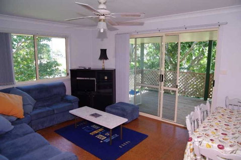 Bellhaven 1, 17 Willow Street - E Caravan Parks 1