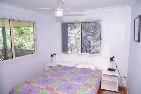 Bellhaven 1, 17 Willow Street - E Caravan Parks 3