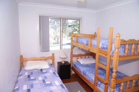 Bellhaven 1, 17 Willow Street - E Caravan Parks 4