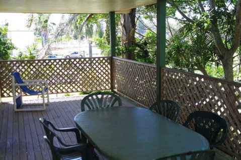 Bellhaven 1, 17 Willow Street - E Caravan Parks 2