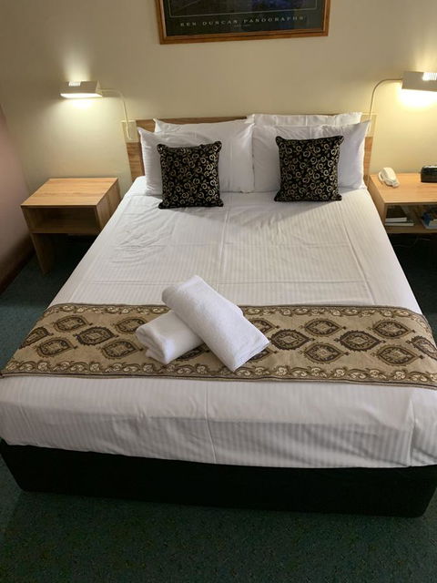 Cumberland Motor Inn - E Caravan Parks 16