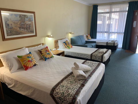 Cumberland Motor Inn - E Caravan Parks 5