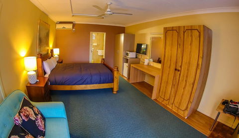 Cumberland Motor Inn - E Caravan Parks 30