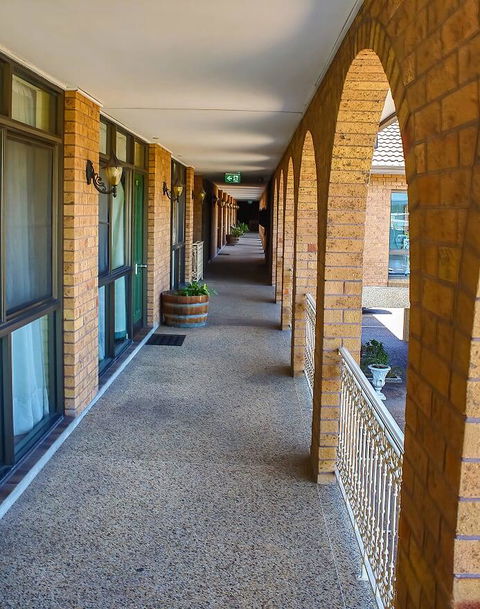 Cumberland Motor Inn - E Caravan Parks 37