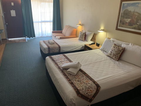 Cumberland Motor Inn - E Caravan Parks 21