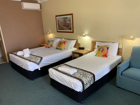 Cumberland Motor Inn - E Caravan Parks 1