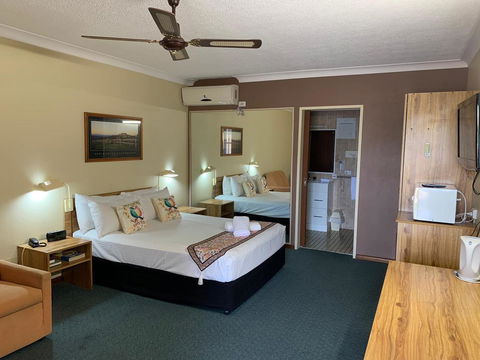Cumberland Motor Inn - E Caravan Parks 22