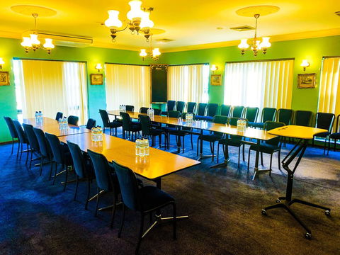 Cumberland Motor Inn - E Caravan Parks 15