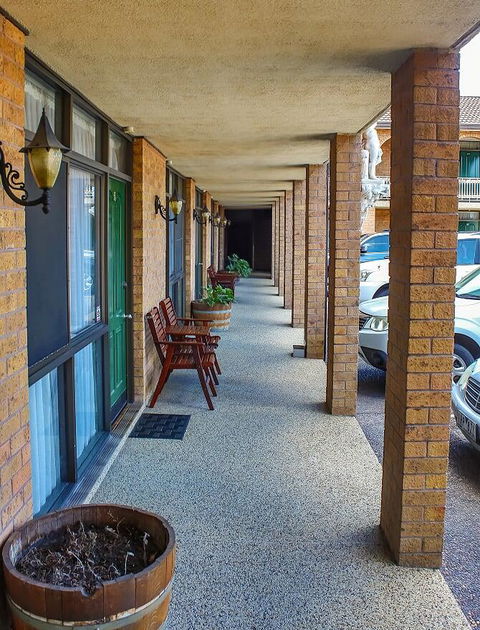 Cumberland Motor Inn - E Caravan Parks 39