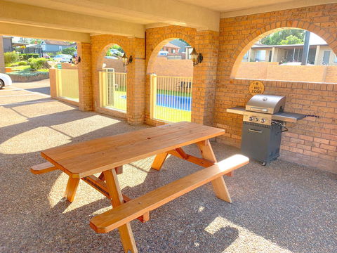 Cumberland Motor Inn - E Caravan Parks 8