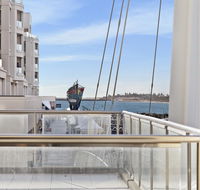 Glenelg Seaside Apartment - E Caravan Parks