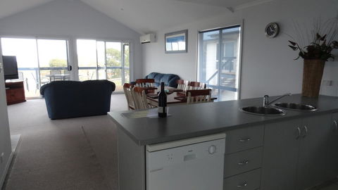 Kangaroo Island Bayview Villas - E Caravan Parks 13