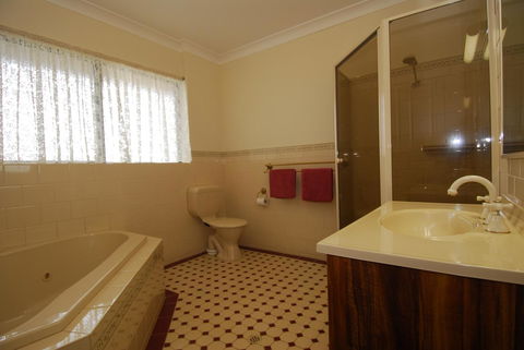 Acacia Apartments - E Caravan Parks 12