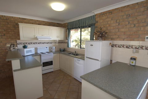 Acacia Apartments - E Caravan Parks 6