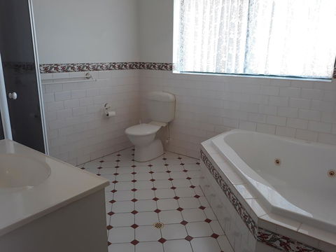 Acacia Apartments - E Caravan Parks 5