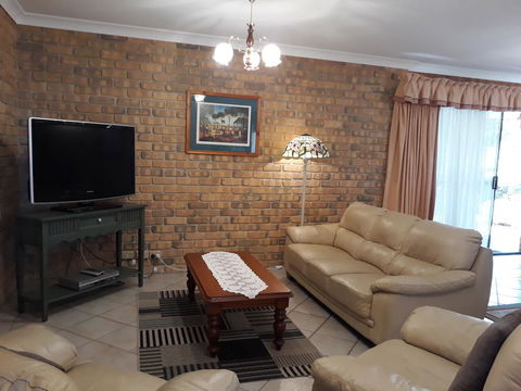 Acacia Apartments - E Caravan Parks 8