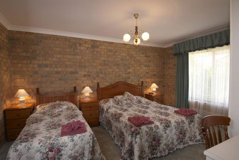 Acacia Apartments - E Caravan Parks 13