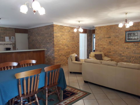 Acacia Apartments - E Caravan Parks 9