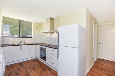 The Dolphins Beachfront Apartments - E Caravan Parks 16