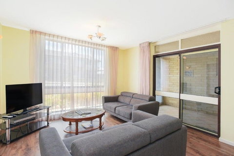The Dolphins Beachfront Apartments - E Caravan Parks 5