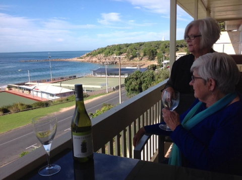 The Dolphins Beachfront Apartments - E Caravan Parks 0