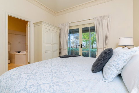 Barossa Vineyard Cottages - E Caravan Parks 14