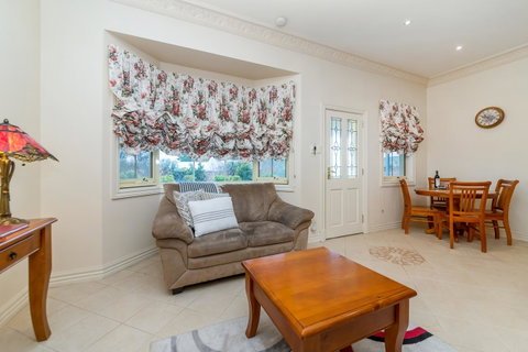 Barossa Vineyard Cottages - E Caravan Parks 17