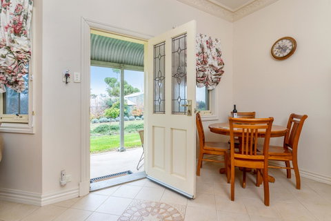 Barossa Vineyard Cottages - E Caravan Parks 19