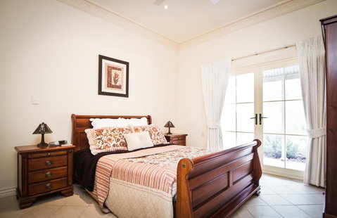 Barossa Vineyard Cottages - E Caravan Parks 32