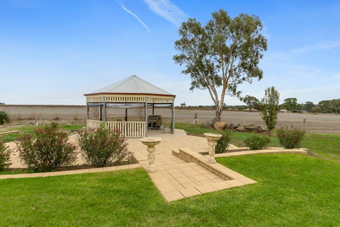 Barossa Vineyard Cottages - E Caravan Parks 25