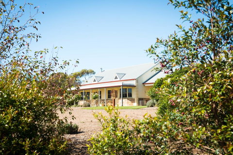 Barossa Vineyard Cottages - E Caravan Parks 2