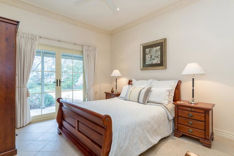 Barossa Vineyard Cottages - E Caravan Parks 12