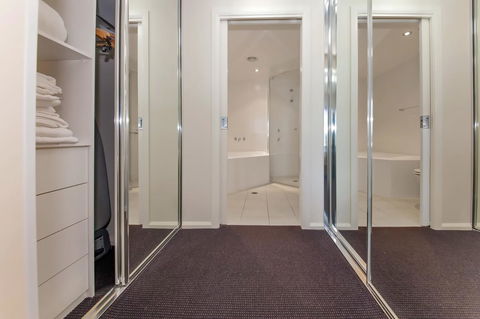 Pacific Blue 278-265 Sandy Pt Rd- Dual Key Access, Wifi, Linen And Air Conditioning - E Caravan Parks 13