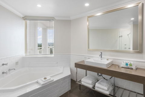 Crowne Plaza Terrigal Pacific, An IHG Hotel - E Caravan Parks 37