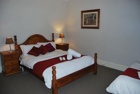 Jacaranda Cottage - E Caravan Parks 7